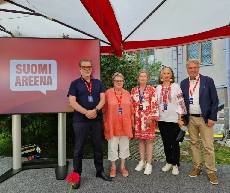 Keskustelu Ukrainan rauhan näkymistä oli yleisöhitti SuomiAreenassa